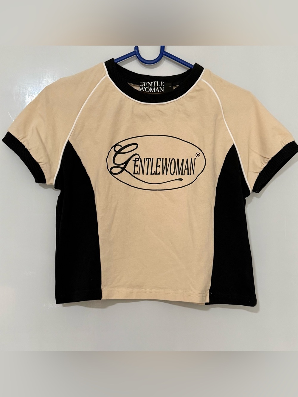 Gentlewoman Beige and Black Logo Raglan Tee Women’s size Small Streetwear Top